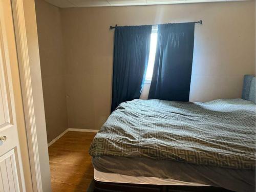 10421 89 Street, Peace River, AB - Indoor Photo Showing Bedroom