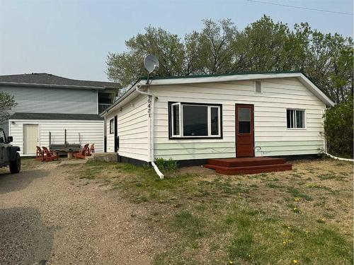 10421 89 Street, Peace River, AB - Outdoor