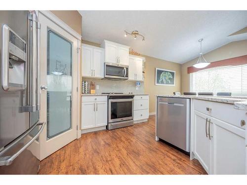 9886 67 Avenue, Grande Prairie, AB - Indoor Photo Showing Kitchen