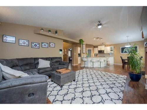 9886 67 Avenue, Grande Prairie, AB - Indoor Photo Showing Living Room