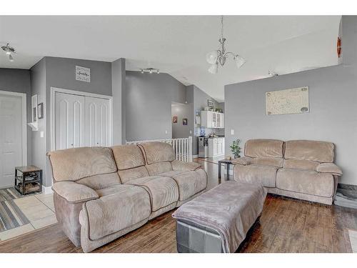 8821 114 Avenue, Grande Prairie, AB - Indoor Photo Showing Living Room