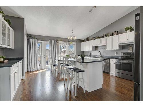 8821 114 Avenue, Grande Prairie, AB - Indoor Photo Showing Kitchen With Upgraded Kitchen