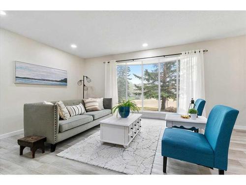 7422 96 Street, Grande Prairie, AB - Indoor Photo Showing Living Room