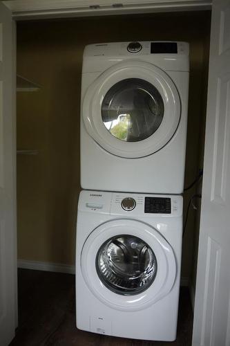 11320 97 Street, Grande Prairie, AB - Indoor Photo Showing Laundry Room