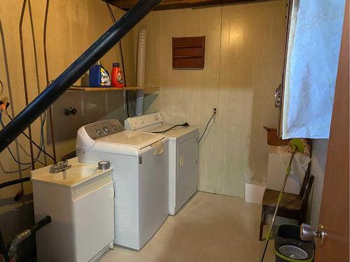 80242 Rge Rd 65, Rural Saddle Hills County, AB - Indoor Photo Showing Laundry Room