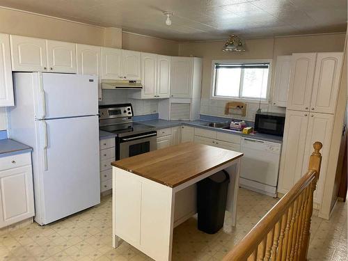 80242 Rge Rd 65, Rural Saddle Hills County, AB - Indoor Photo Showing Kitchen With Double Sink