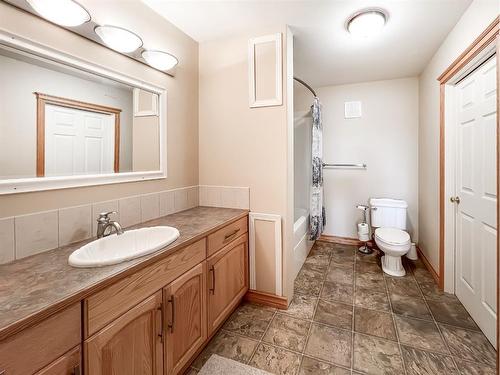 35025 Twp Rd 820, Rural Fairview No. 136, M.D. Of, AB - Indoor Photo Showing Bathroom