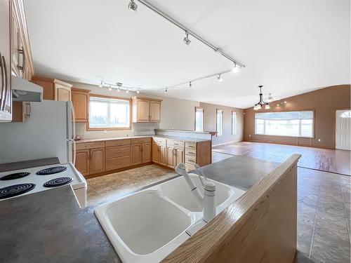 35025 Twp Rd 820, Rural Fairview No. 136, M.D. Of, AB - Indoor Photo Showing Kitchen