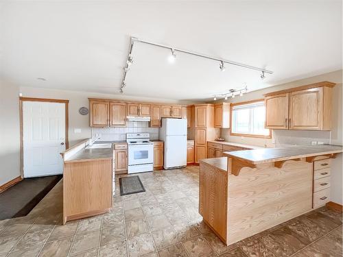 35025 Twp Rd 820, Rural Fairview No. 136, M.D. Of, AB - Indoor Photo Showing Kitchen