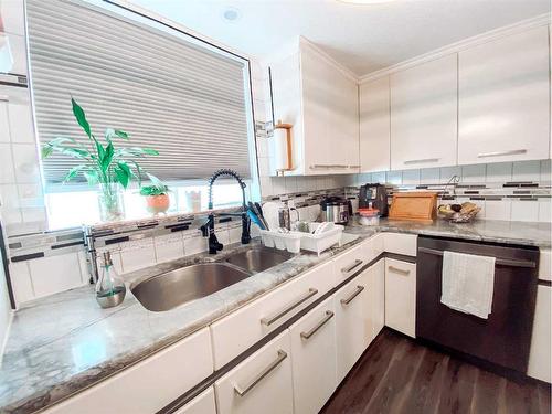 4626 50 Street, Rycroft, AB - Indoor Photo Showing Kitchen