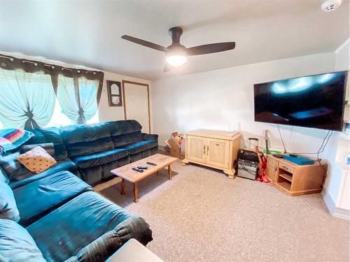 4626 50 Street, Rycroft, AB - Indoor Photo Showing Living Room