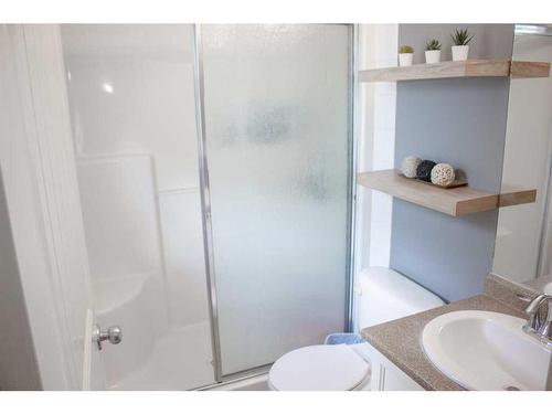 8625 102 Avenue, Grande Prairie, AB - Indoor Photo Showing Bathroom