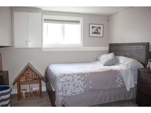 8625 102 Avenue, Grande Prairie, AB - Indoor Photo Showing Bedroom
