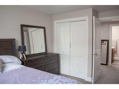 8625 102 Avenue, Grande Prairie, AB - Indoor Photo Showing Bedroom