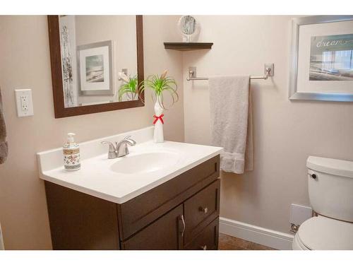 8625 102 Avenue, Grande Prairie, AB - Indoor Photo Showing Bathroom