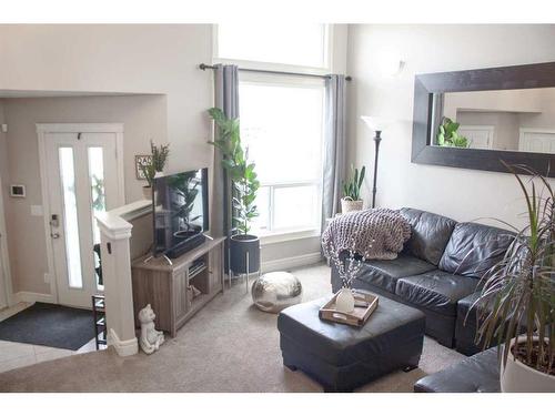 8625 102 Avenue, Grande Prairie, AB - Indoor Photo Showing Living Room