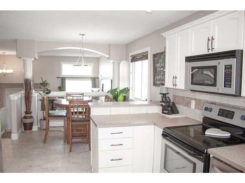 8625 102 Avenue, Grande Prairie, AB - Indoor Photo Showing Kitchen