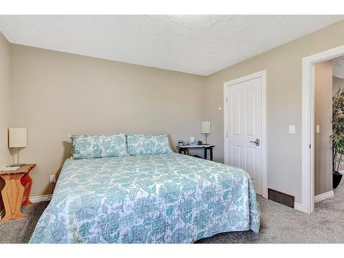 7719 Saxony Road, Rural Grande Prairie No. 1, County Of, AB - Indoor Photo Showing Bedroom