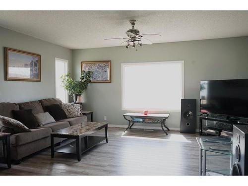 50010 733A Township, Rural Grande Prairie No. 1, County Of, AB - Indoor Photo Showing Living Room