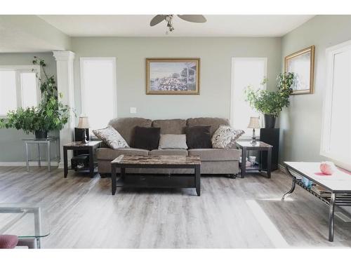 50010 733A Township, Rural Grande Prairie No. 1, County Of, AB - Indoor Photo Showing Living Room