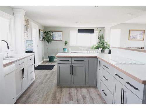 50010 733A Township, Rural Grande Prairie No. 1, County Of, AB - Indoor Photo Showing Kitchen