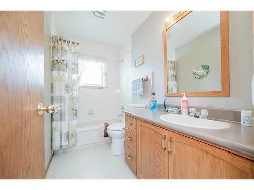 8905 102 Avenue, Grande Prairie, AB - Indoor Photo Showing Bathroom