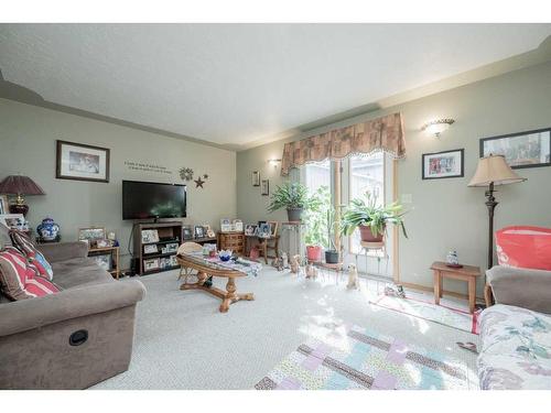 8905 102 Avenue, Grande Prairie, AB - Indoor Photo Showing Living Room