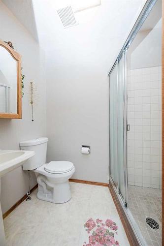 8905 102 Avenue, Grande Prairie, AB - Indoor Photo Showing Bathroom