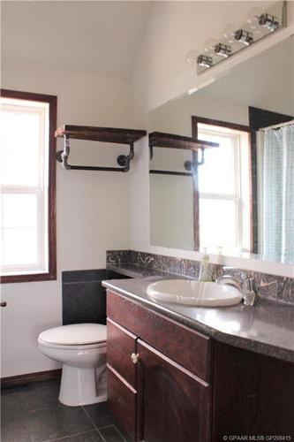 10132 106 Avenue, Grande Prairie, AB - Indoor Photo Showing Bathroom