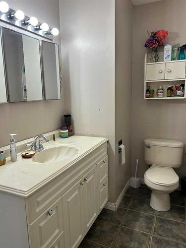 9907 69 Avenue, Grande Prairie, AB - Indoor Photo Showing Bathroom