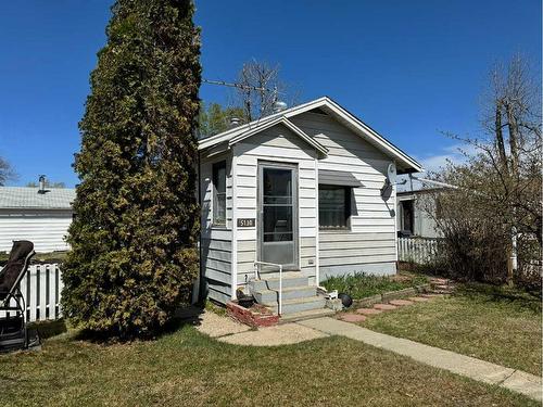 5130 50 Street, Berwyn, AB - Outdoor