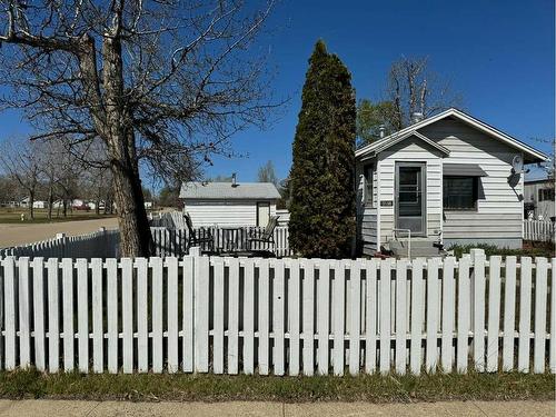 5130 50 Street, Berwyn, AB - Outdoor