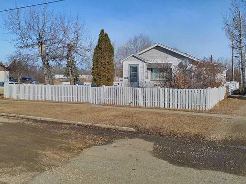 5130 50 Street, Berwyn, AB - Outdoor