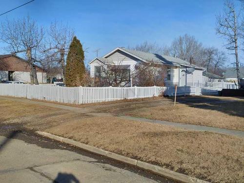 5130 50 Street, Berwyn, AB - Outdoor