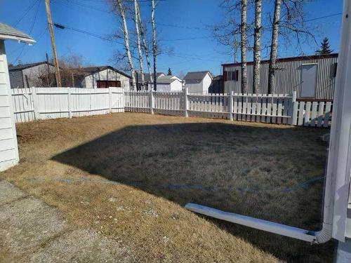 5130 50 Street, Berwyn, AB - Outdoor