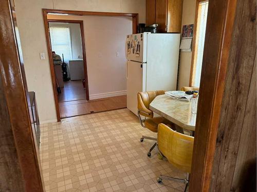 5130 50 Street, Berwyn, AB - Indoor Photo Showing Kitchen