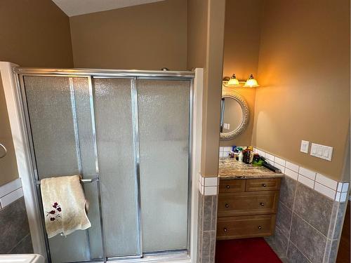 11201 67 Street, Peace River, AB - Indoor Photo Showing Bathroom