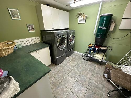 11201 67 Street, Peace River, AB - Indoor Photo Showing Laundry Room