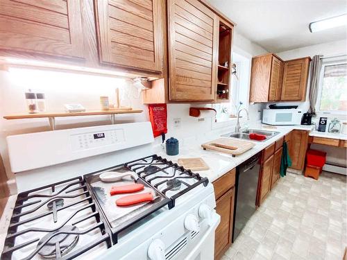 4431 45A Avenue, Rycroft, AB - Indoor Photo Showing Kitchen