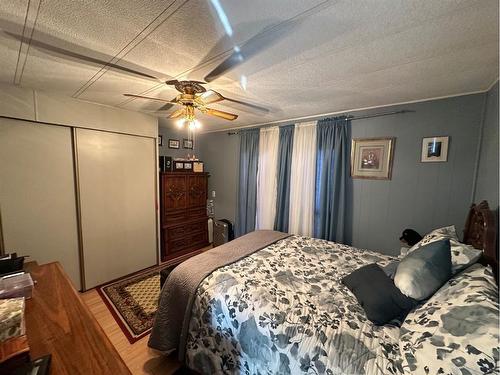 5113 51 Avenue, Berwyn, AB - Indoor Photo Showing Bedroom