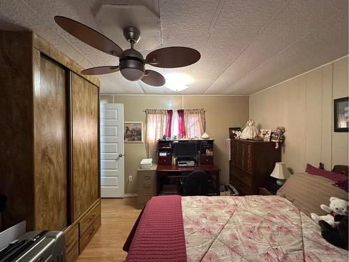 5113 51 Avenue, Berwyn, AB - Indoor Photo Showing Bedroom