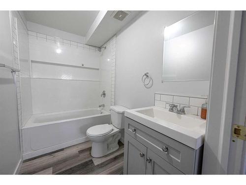9737 117 Avenue, Grande Prairie, AB - Indoor Photo Showing Bathroom