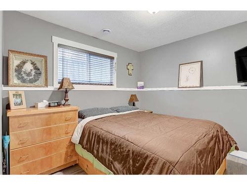 12922 105 Street, Grande Prairie, AB - Indoor Photo Showing Bedroom