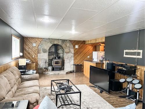 70341 Rr 222, Rural Greenview No. 16, M.D. Of, AB - Indoor Photo Showing Living Room With Fireplace