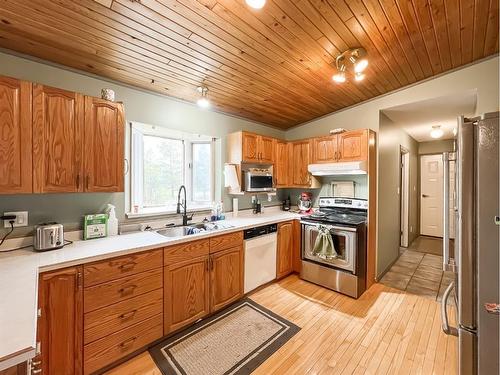 70341 Rr 222, Rural Greenview No. 16, M.D. Of, AB - Indoor Photo Showing Kitchen With Double Sink