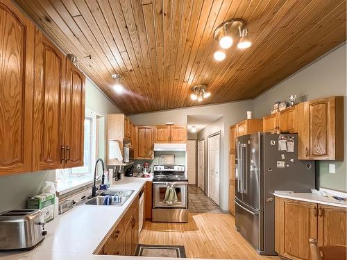 70341 Rr 222, Rural Greenview No. 16, M.D. Of, AB - Indoor Photo Showing Kitchen With Double Sink