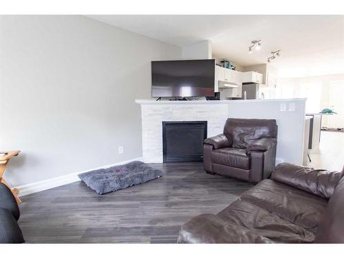 10209 71 Avenue, Grande Prairie, AB - Indoor Photo Showing Living Room