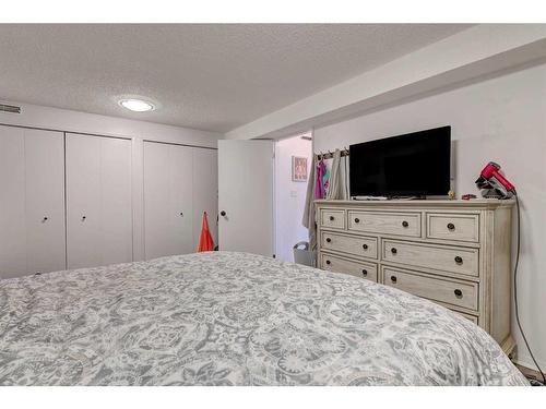 6407 94 Avenue, Grande Prairie, AB - Indoor Photo Showing Bedroom
