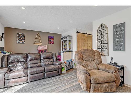 6407 94 Avenue, Grande Prairie, AB - Indoor Photo Showing Living Room