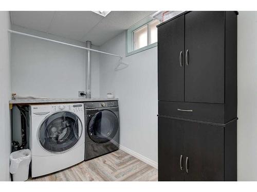 9903 94 Avenue, Wembley, AB - Indoor Photo Showing Laundry Room